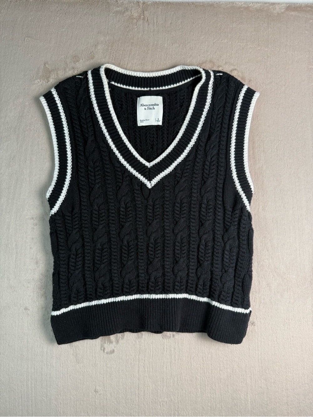 Abercrombie Cable Knit Sweater Vest Black White Trim Grandpa Core Preppy S